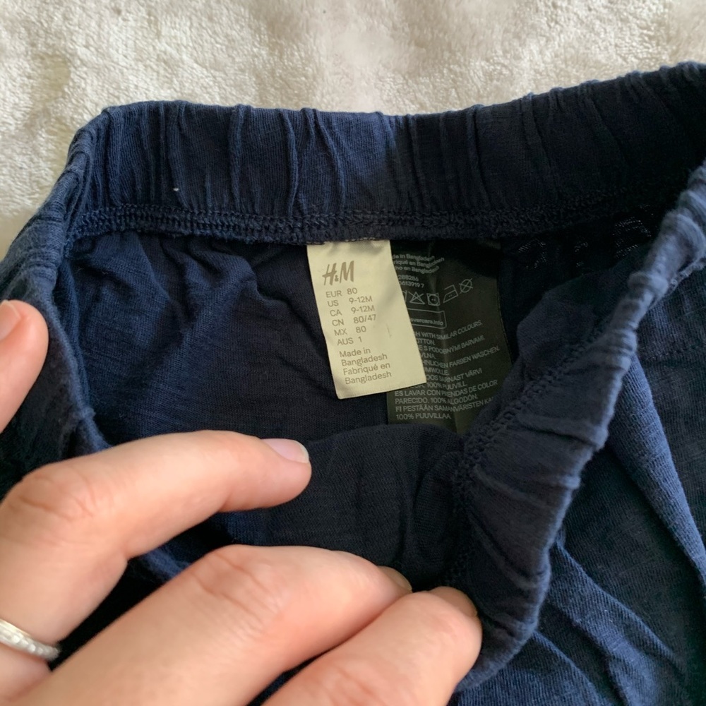H&M 9 to 12 month navy lightweight shorts - Picture 4 of 4